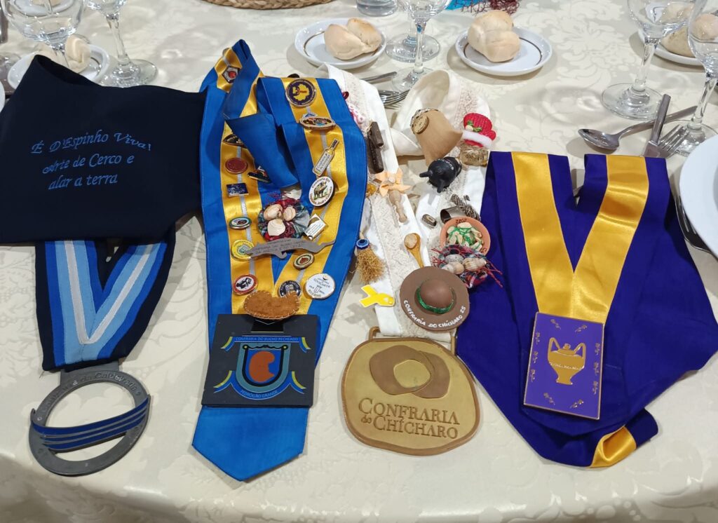Confraria do Chícharo marca presença no VII Capítulo da Confraria do Peixe e do Camarão de Espinho Confraria do Chícharo marca presença no VII Capítulo da Confraria do Peixe e do Camarão de Espinho