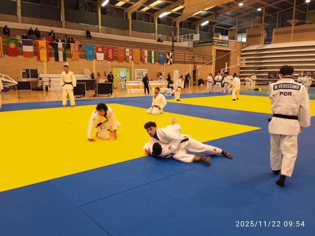 Atletas da AJDS destacam-se no XI Troféu Ibérico de Kata, em Cáceres (Espanha) Atletas da AJDS destacam-se no XI Troféu Ibérico de Kata, em Cáceres (Espanha)