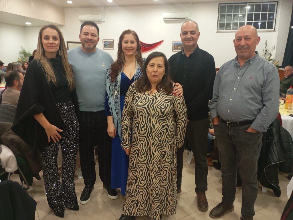 Dornes recebeu mais de 100 pessoas para ouvir cantar o Fado Dornes recebeu mais de 100 pessoas para ouvir cantar o Fado