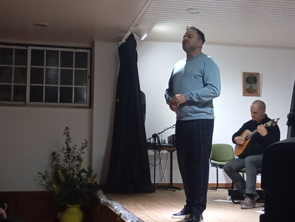 Dornes recebeu mais de 100 pessoas para ouvir cantar o Fado Dornes recebeu mais de 100 pessoas para ouvir cantar o Fado