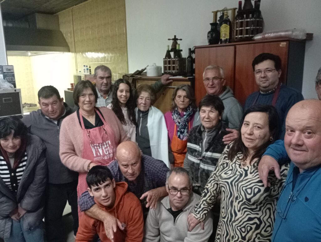Dornes recebeu mais de 100 pessoas para ouvir cantar o Fado Dornes recebeu mais de 100 pessoas para ouvir cantar o Fado