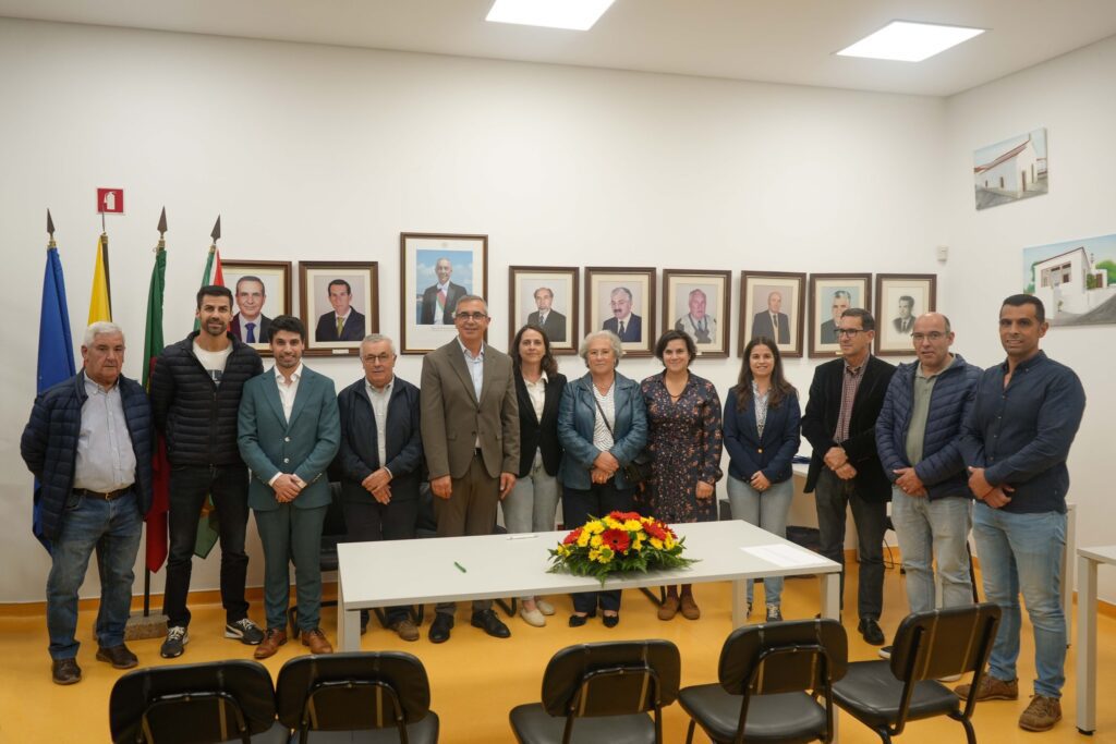Tomadas de Posse das Juntas de Freguesia do Concelho de Ferreira do Zêzere marcam início de Novo Ciclo Autárquico Tomadas de Posse das Juntas de Freguesia do Concelho de Ferreira do Zêzere marcam início de Novo Ciclo Autárquico