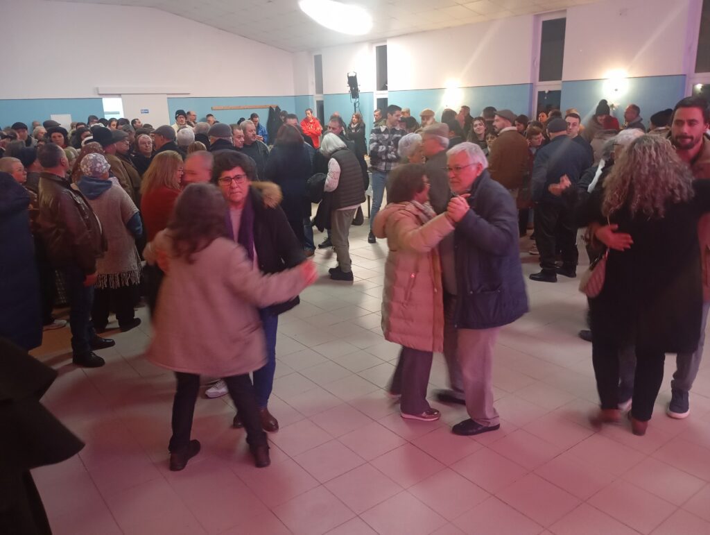 F. Zêzere: " Noite de Reis" reuniu grupos de todo o concelho em Águas Belas