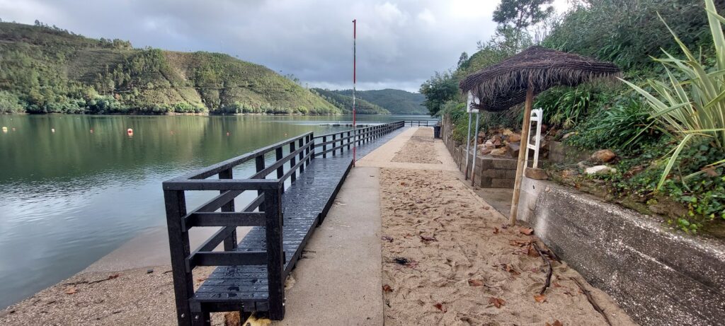 Município de Ferreira do Zêzere melhora acessos à praia fluvial do Lago Azul Município de Ferreira do Zêzere melhora acessos à praia fluvial do Lago Azul