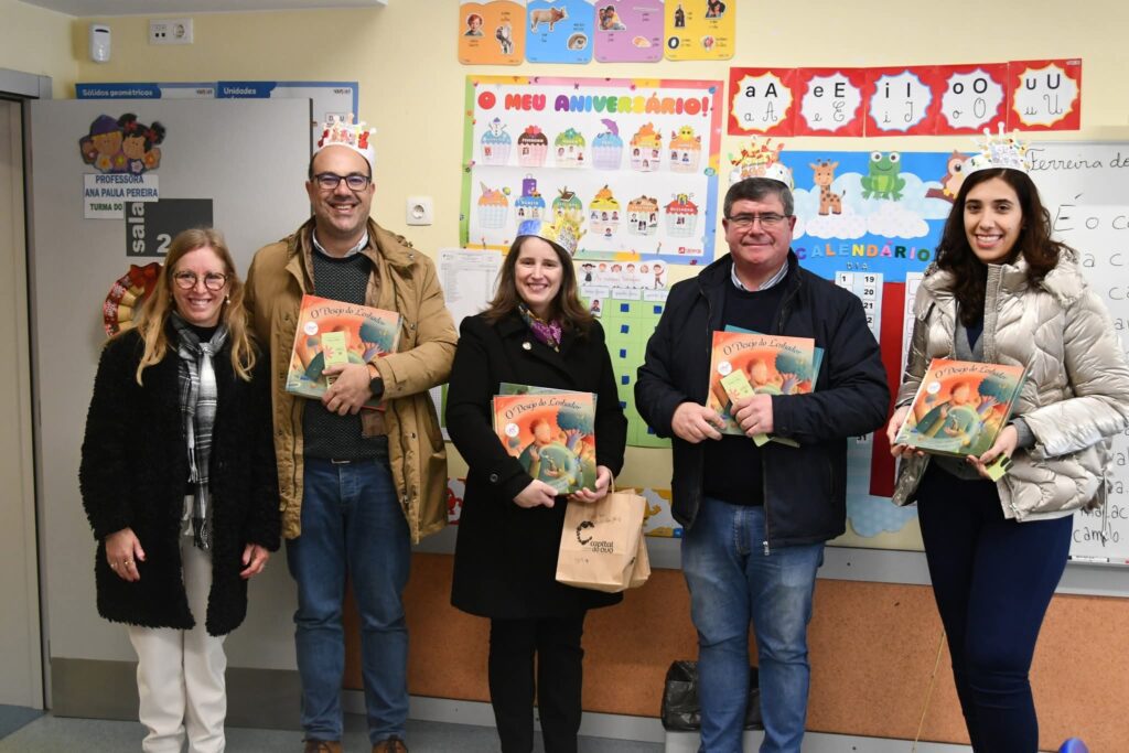 Município de Ferreira do Zêzere oferece livros aos alunos do concelho no Dia de Reis
