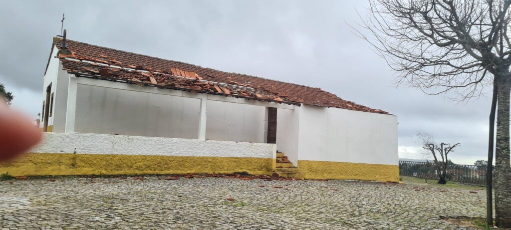 Depressão Kristin deixa rasto de destruição em Figueiró dos Vinhos, mas população está segura