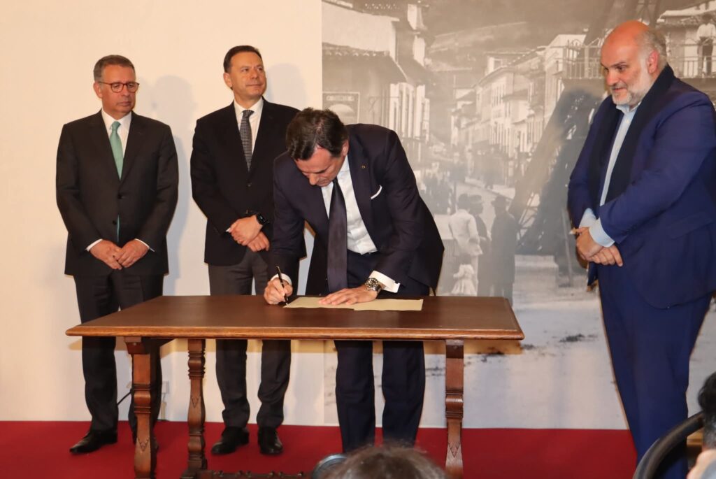 Protocolo de Recuperação da Região Centro assinado em Tomar com Luís Montenegro, António José Seguro e Luís Miguel Albuquerque Protocolo de Recuperação da Região Centro assinado em Tomar com Luís Montenegro, António José Seguro e Luís Miguel Albuquerque
