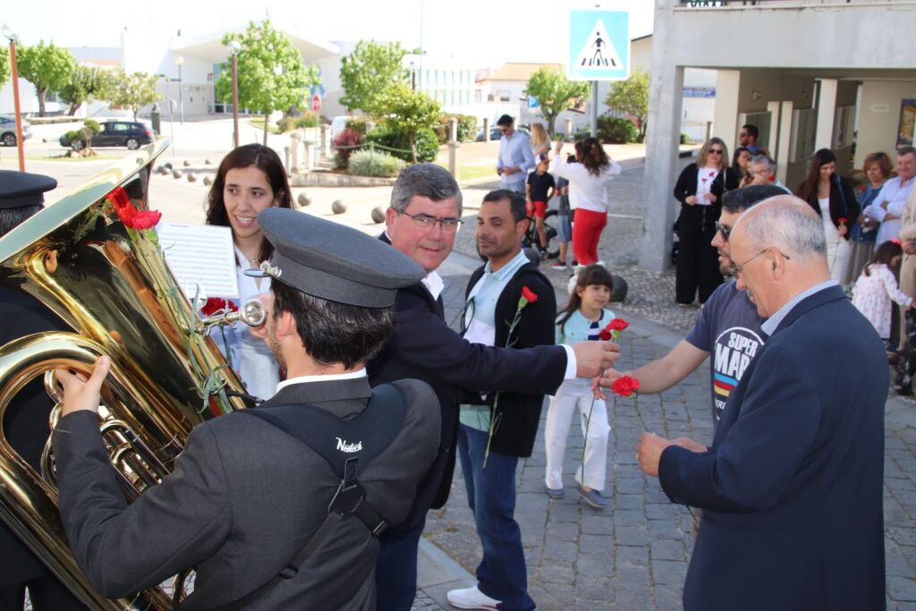 Comemorações do 25 de Abril em Ferreira do Zêzere evocam liberdade e participação comunitária