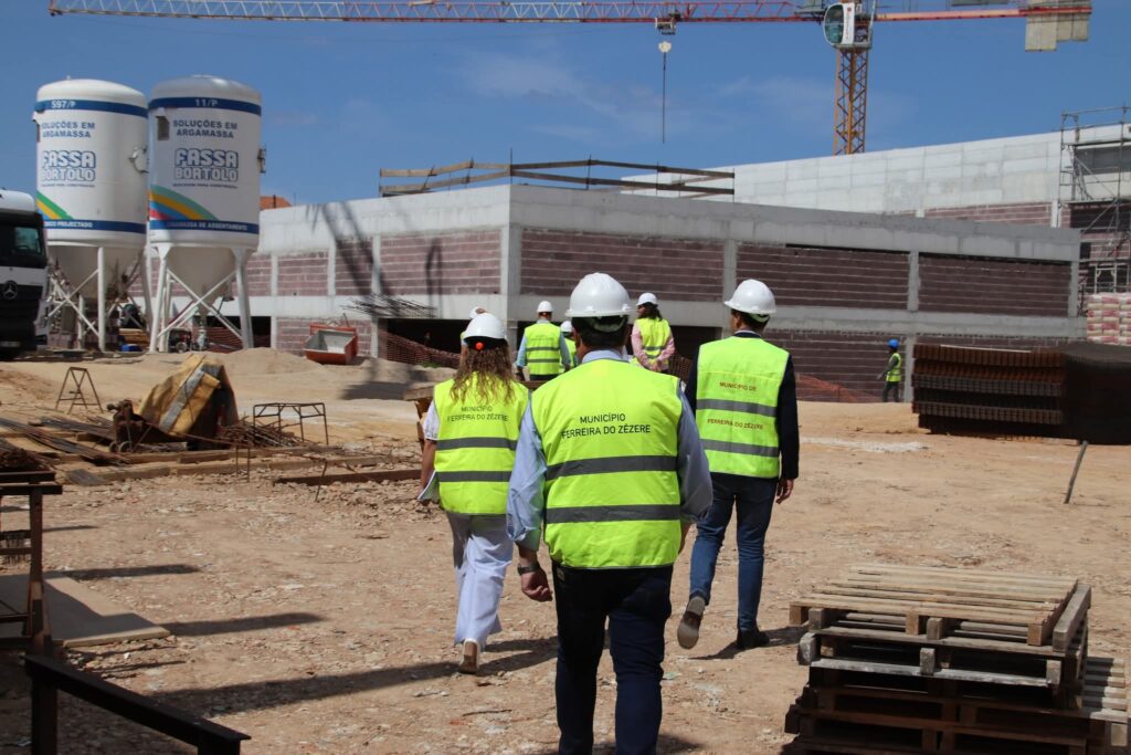 Comitiva municipal visita obras estruturantes no concelho Comitiva municipal visita obras estruturantes no concelho