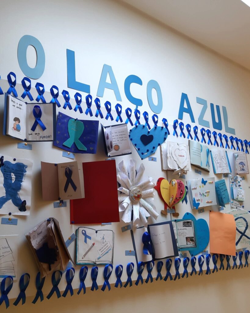 Estádio Municipal de Alvaiázere foi palco de um laço azul humano Estádio Municipal de Alvaiázere foi palco de um laço azul humano