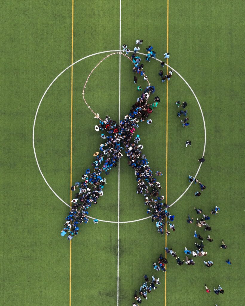 Estádio Municipal de Alvaiázere foi palco de um laço azul humano Estádio Municipal de Alvaiázere foi palco de um laço azul humano