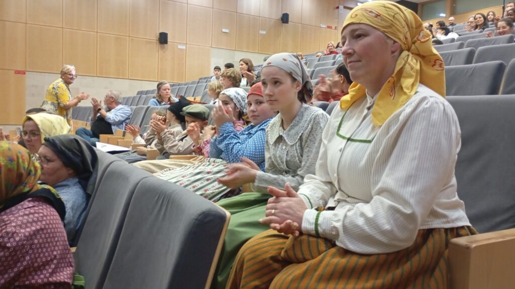Agrupamento de Escolas de Ferreira do Zêzere celebrou o Dia Mundial da Língua Portuguesa com espetáculo multicultural Agrupamento de Escolas de Ferreira do Zêzere celebrou o Dia Mundial da Língua Portuguesa com espetáculo multicultural