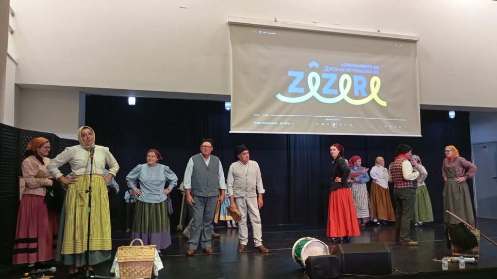 Agrupamento de Escolas de Ferreira do Zêzere celebrou o Dia Mundial da Língua Portuguesa com espetáculo multicultural Agrupamento de Escolas de Ferreira do Zêzere celebrou o Dia Mundial da Língua Portuguesa com espetáculo multicultural