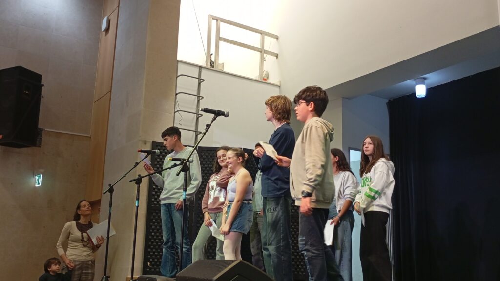 Agrupamento de Escolas de Ferreira do Zêzere celebrou o Dia Mundial da Língua Portuguesa com espetáculo multicultural Agrupamento de Escolas de Ferreira do Zêzere celebrou o Dia Mundial da Língua Portuguesa com espetáculo multicultural