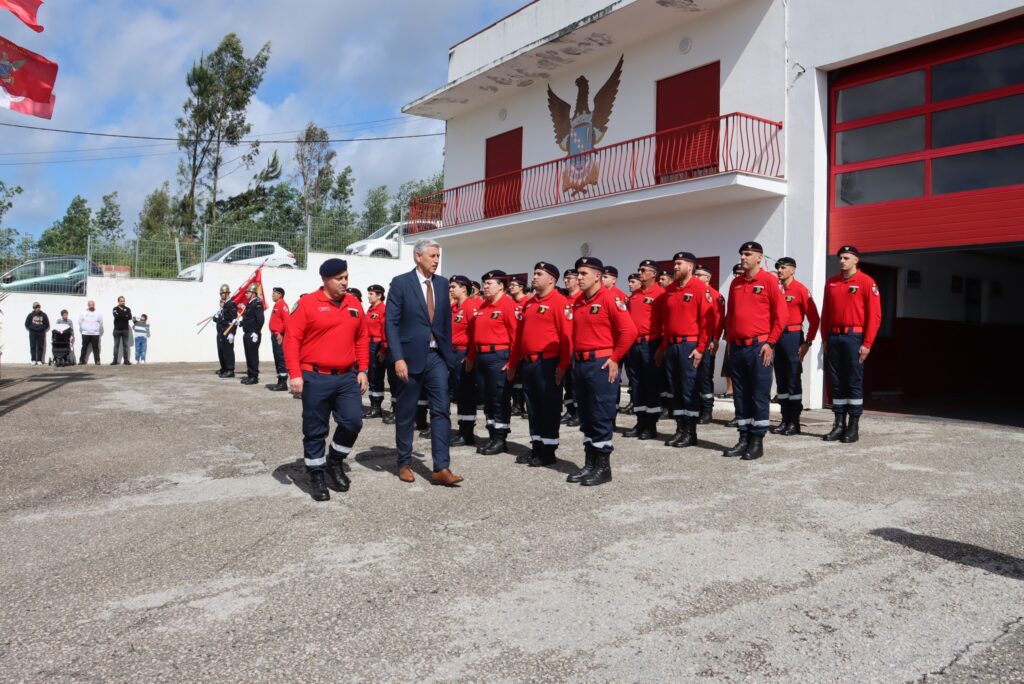 Bombeiros Voluntários de Caxarias celebraram 43.º aniversário com cerimónia solene