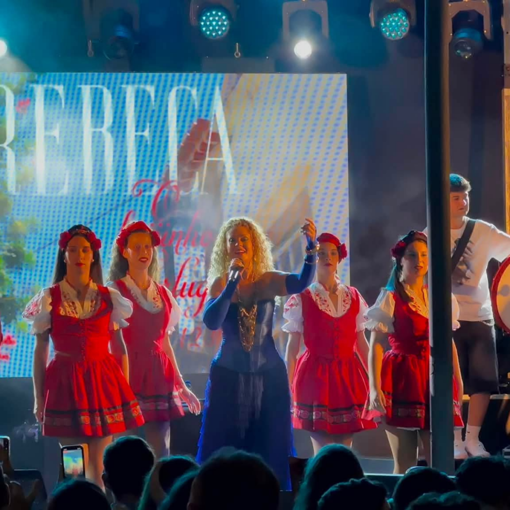 Cantores portugueses brilham nos arraiais da região Cantores portugueses brilham nos arraiais da região