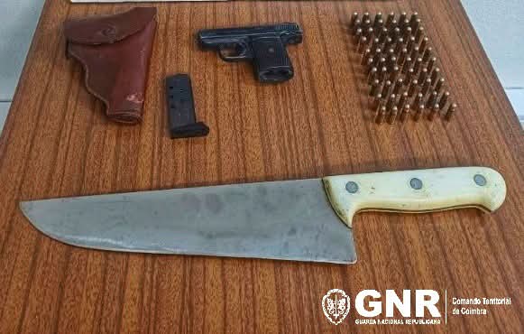 Coimbra: homem e mulher detidos por suspeitas de violência doméstica Coimbra: homem e mulher detidos por suspeitas de violência doméstica